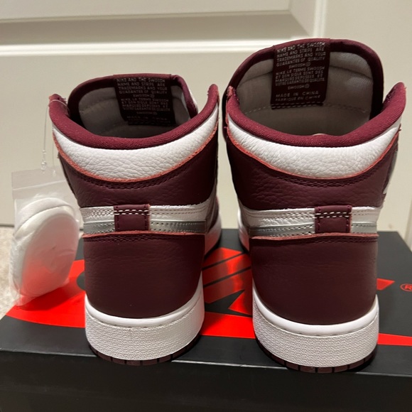 Air Jordan 1 Retro High in Bordeaux White - Picture 3 of 6